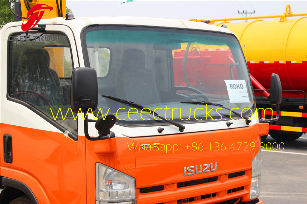 ISUZU 5 T XCMG truck mounted crane