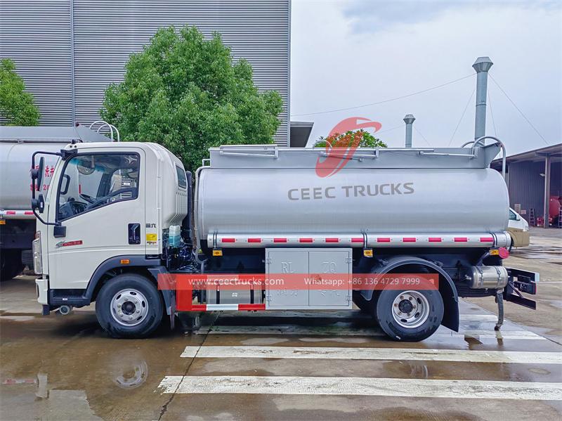 SINOTRUK 6CBM fuel tank truck