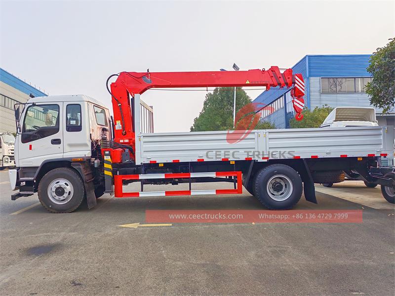 Isuzu FTR telescopic crane truck