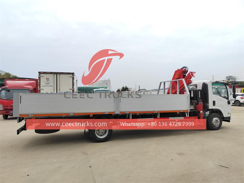 Isuzu folding crane cargo truck