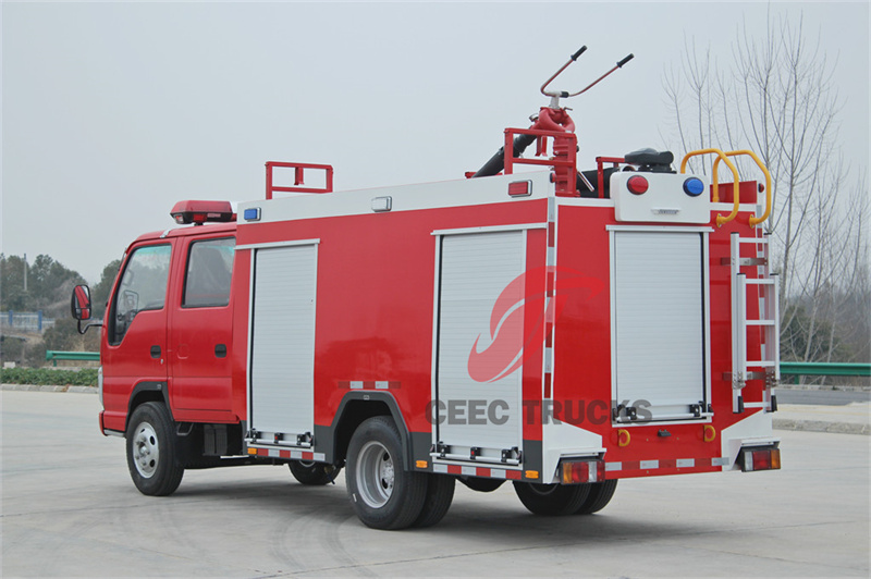 Isuzu ELF 100P foam fire pumper truck