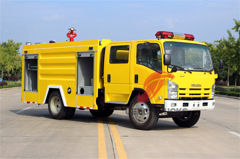 Isuzu NPR fire water truck