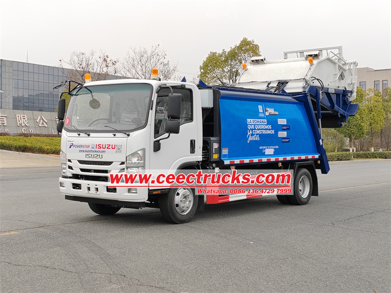 Isuzu 700P light garbage compactor truck