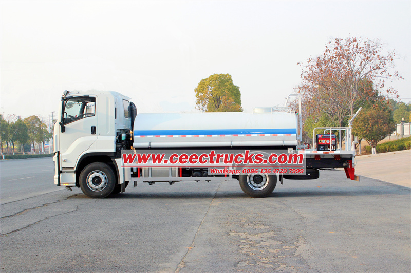 Isuzu GIGA water tank truck