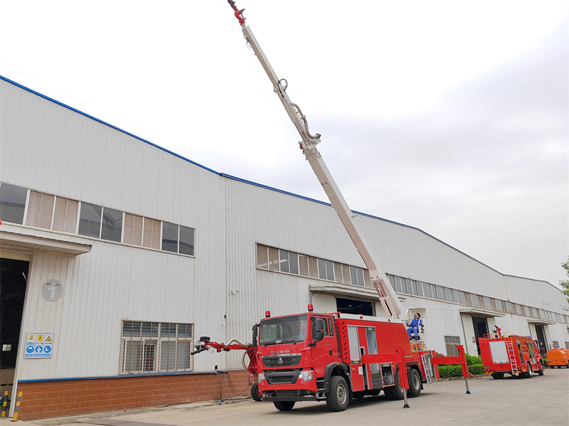 Howo water & foam with mounted high reach extendable turret
