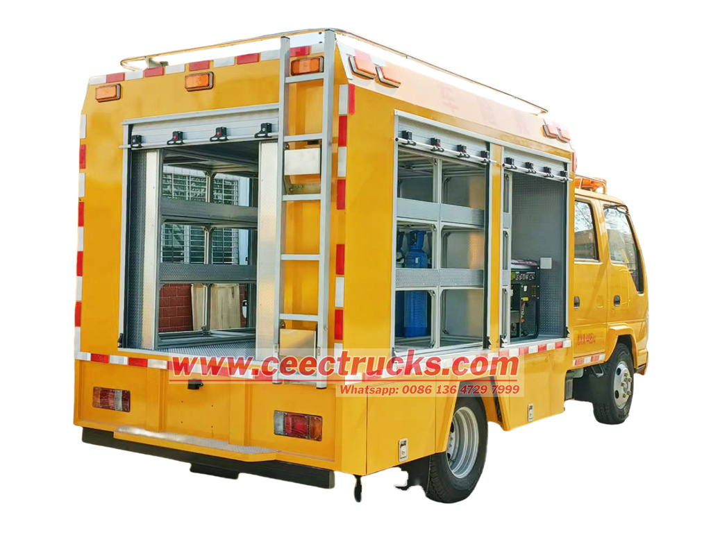 Isuzu telescopic lighting fire truck