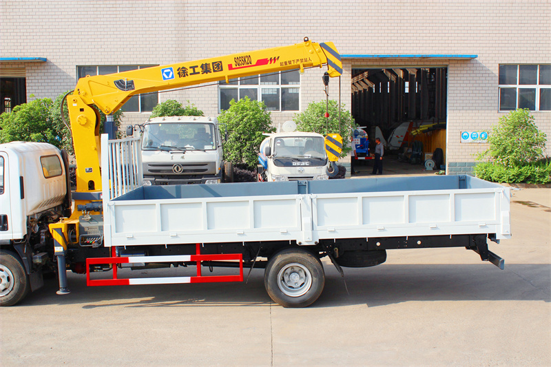 Isuzu NPR cargo truck with 3tons crane