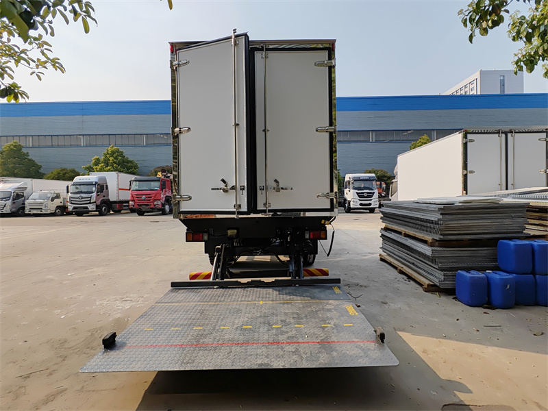 Isuzu 4x4 NKR freezer van truck