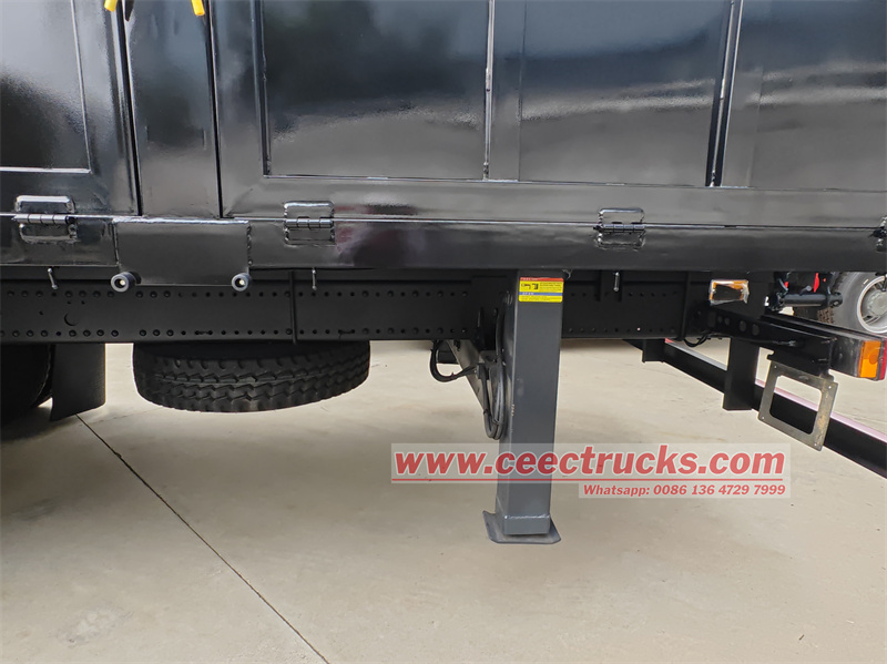 Sinotruk HOWO Truck with 8tons Crane