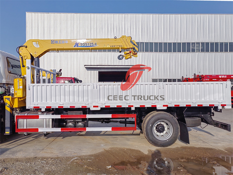 Isuzu FVR boom truck 10tons crane 