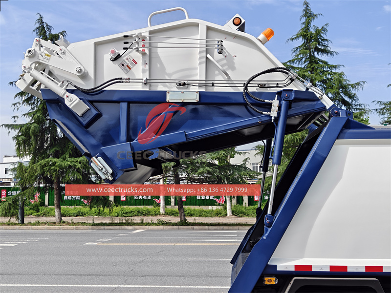 Isuzu ELF 8CBM garbage compactor truck