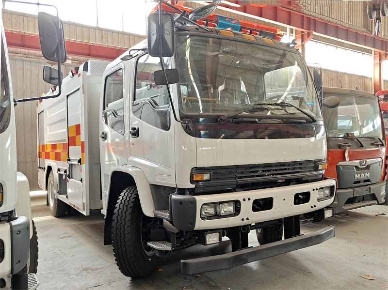 Isuzu FTR double cabin fire fighting truck