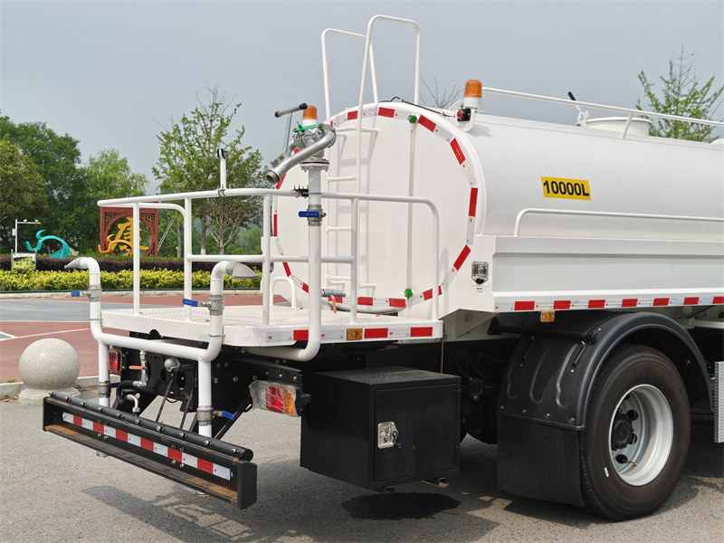 ISUZU 10cbm water truck with rear platform