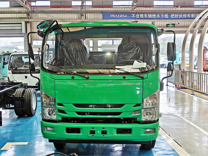 ISUZU 190HP cargo truck KV800 cabin
