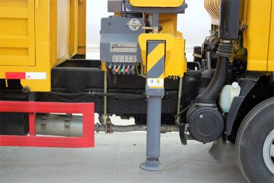 Isuzu mobile truck with 6.3 tons telescopic crane