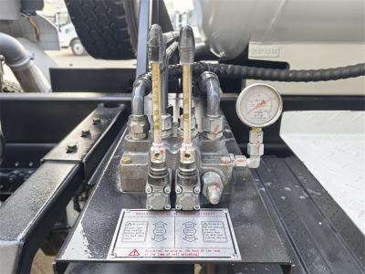 Shacman 385HP sewer pumper vacuum truck