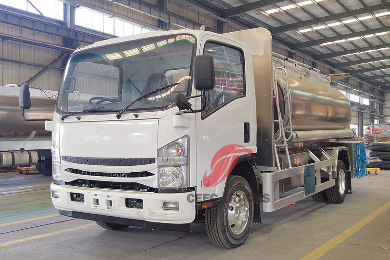 Бензовоз из алюминиевого сплава Isuzu ELF с правым рулём