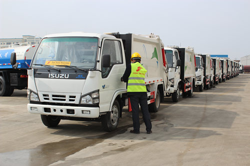 10 единиц грузовика компактора мусора isuzu экспорт Мьянма Янгон